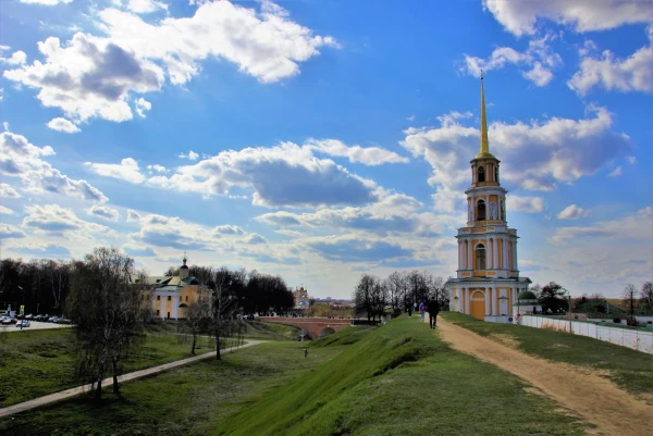 Земляные валы Рязанского кремля.
