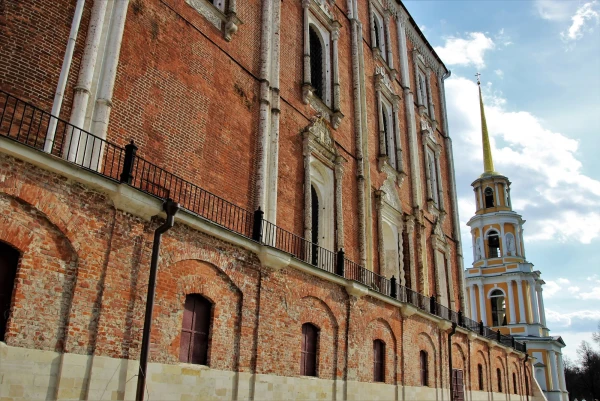 Успенский собор (1693-1699 гг.).