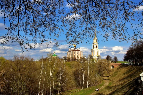 Панорама Рязанского кремля с набережной Трубежа.