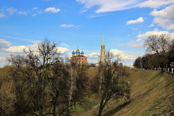 Панорама Рязанского кремля с набережной Трубежа.