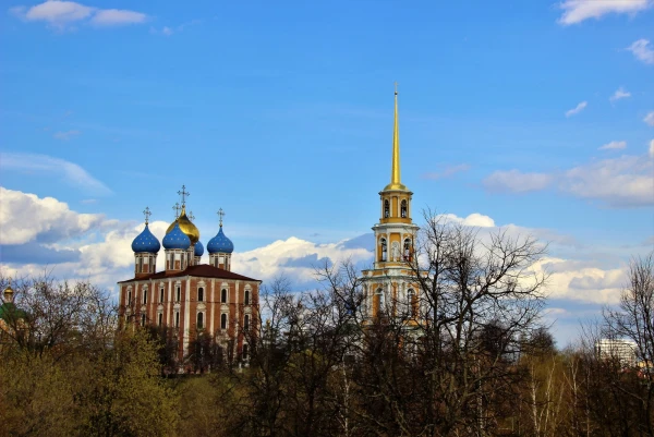 Панорама Рязанского кремля с набережной Трубежа.