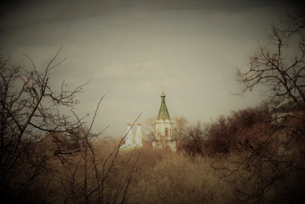 Церковь Святого Духа – памятник архитектуры первой половины XVII в. Построена в 1642 г. известным мастером из Солигалича В. Х. Зубовым и представляет собой редкий образец двухшатрового храма.