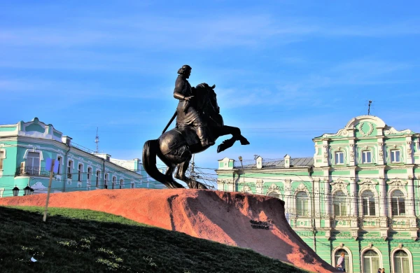 Памятник Евпатию Коловрату. Открыт 18 октября 2007 года. Автор – скульптор Олег Седов.Евпатий Коловрат (ок. 1200 — 1238) — рязанский боярин, воевода и русский богатырь, герой рязанского народного сказания XIII века.  