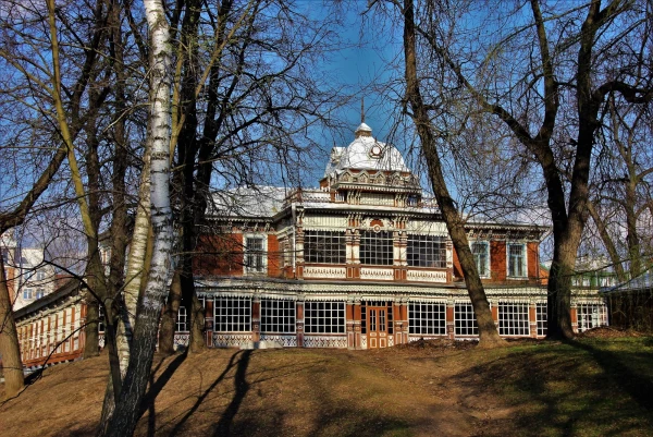Этот сказочный дворец - Летний Клуб Благородного Дворянского собрания, построенный в 1905 году. 