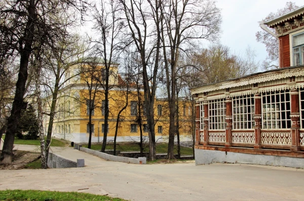 Нижний городской парк, прозванный в народе "Пьяным".