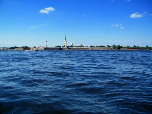 Классика жанра: Нева и Петропавловская крепость