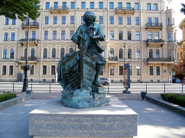 Царь-плотник. Очень душевный памятник Петру I на Адмиралтейской набережной.