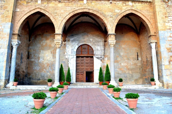 Вход в Кафедральный Собор Чефалу(Duomo di Cefal?) 