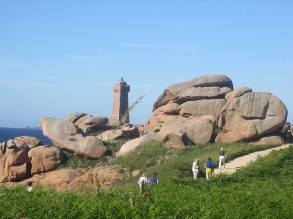 Берег Розового Гранита. Маяк