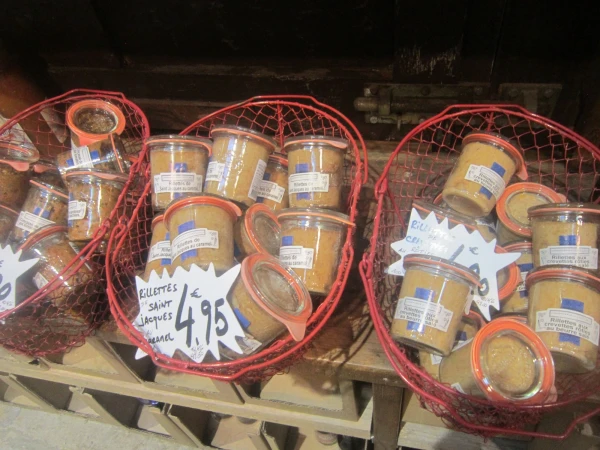 Локронан. Магазин региональных продуктов: паштеты, специи, сладости