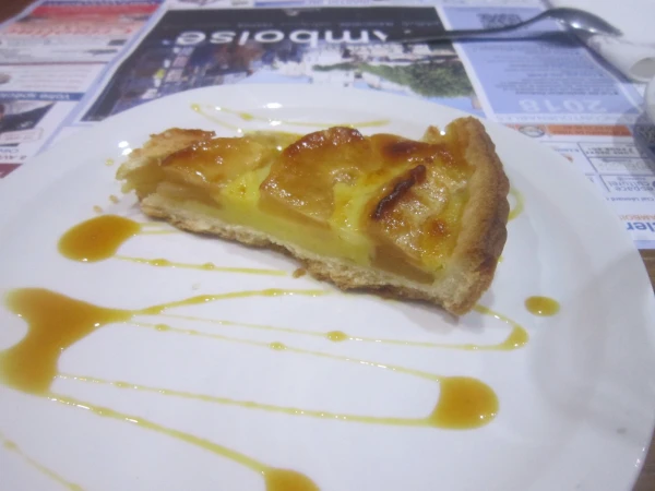 Карамелизированный горячий  пирог из дровяной печи