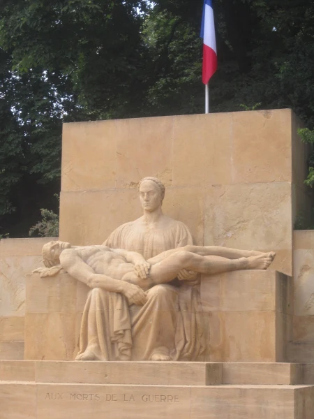 Метц. Мемориал, посвящённый погибшим в ВОВ.