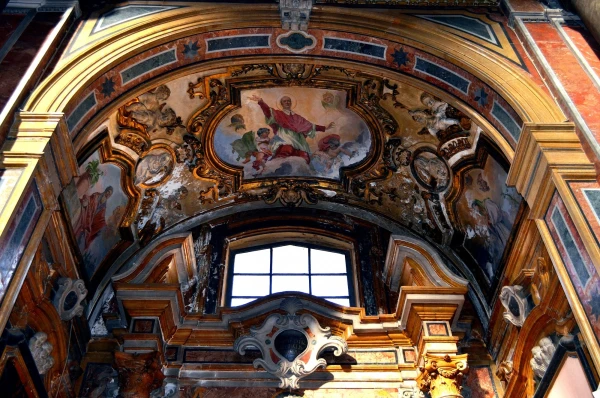 В церкви Сан-Джузеппе-деи-Театини (Chiesa di San Giuseppe dei Teatini)