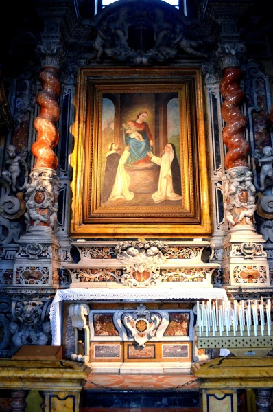В церкви Сан-Джузеппе-деи-Театини (Chiesa di San Giuseppe dei Teatini)