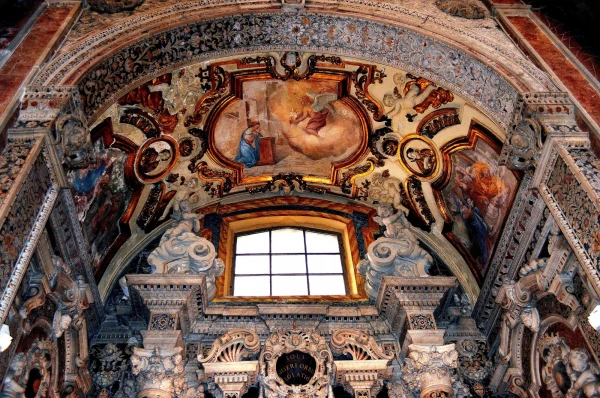 В церкви Сан-Джузеппе-деи-Театини (Chiesa di San Giuseppe dei Teatini)