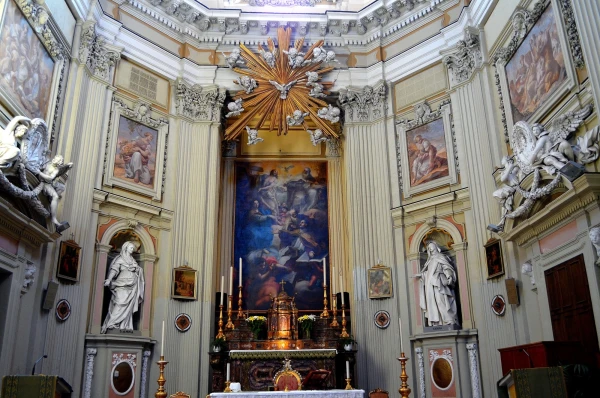 В церкви Святой Терезы в Кальсе (Chiesa di Santa Teresa alla Calsa)
