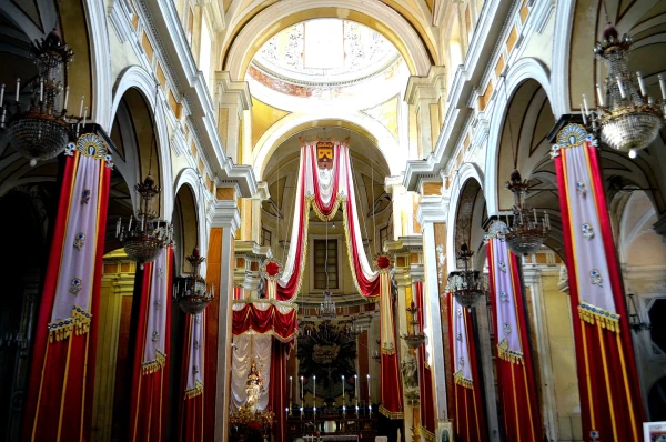 В церкви Санта Мария Кармин (Chiesa di Santa Maria del Carmine)