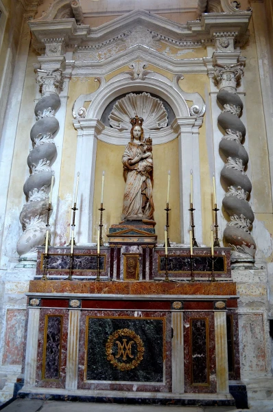 В церкви Санта Мария Кармин (Chiesa di Santa Maria del Carmine)