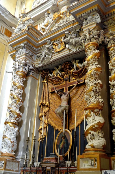В церкви Санта Мария Кармин (Chiesa di Santa Maria del Carmine)