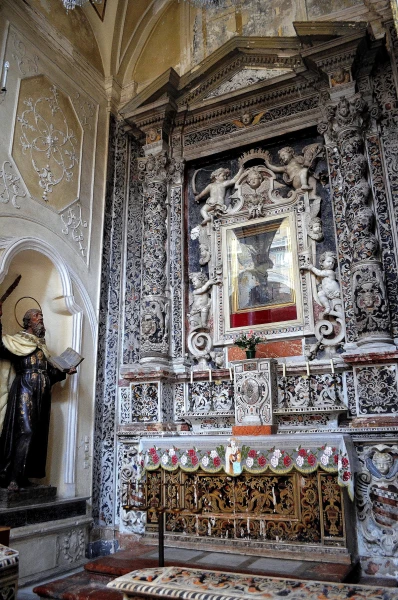 В церкви Санта Мария Кармин (Chiesa di Santa Maria del Carmine)