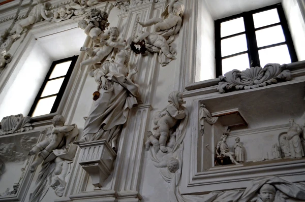 В оратории Сан Лоренцо (Oratorio di San Lorenzo) 