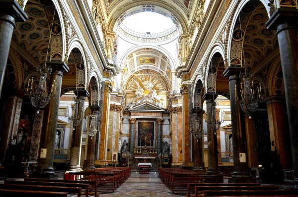 В церкви Сан Игнасио Оливелла (Chiesa di Sant'Ignazio All'Olivella) 