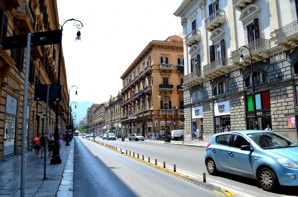 На виа Рома (via Roma)