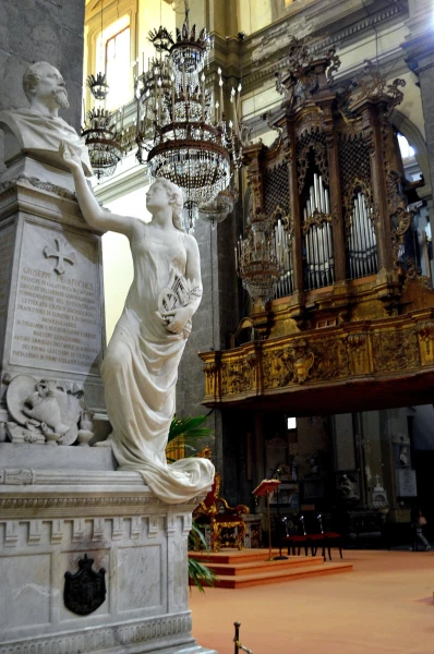 В церкви Святого Доменика (Chiesa di San Domenico)