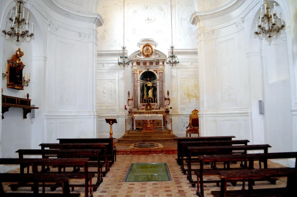В церкви Святого Альберта (Chiesa di Sant Alberto dei Bianchi)