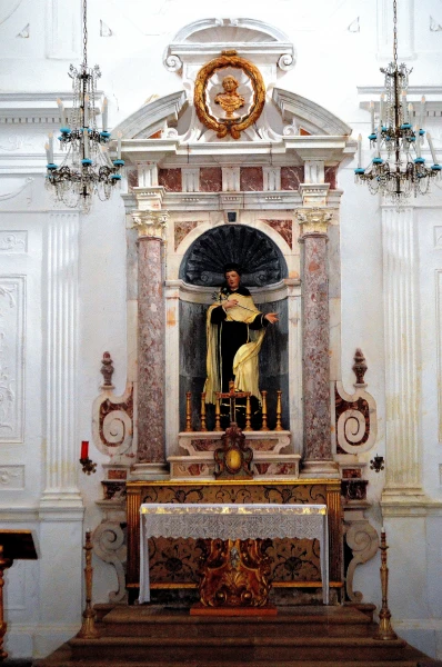 В церкви Святого Альберта (Chiesa di Sant Alberto dei Bianchi)