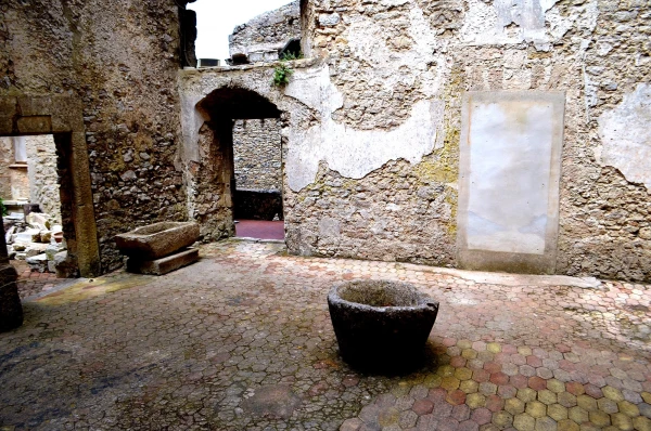 Развалины монастыря Santissimo Salvatore (Ruderi SS. Salvatore)