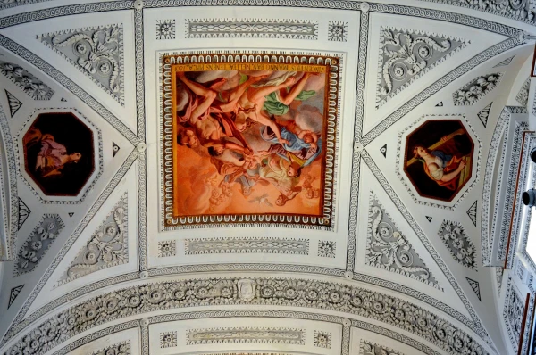 В церкви Святого Сальватора (Chiesa del SS.Salvatore). Декор потолка