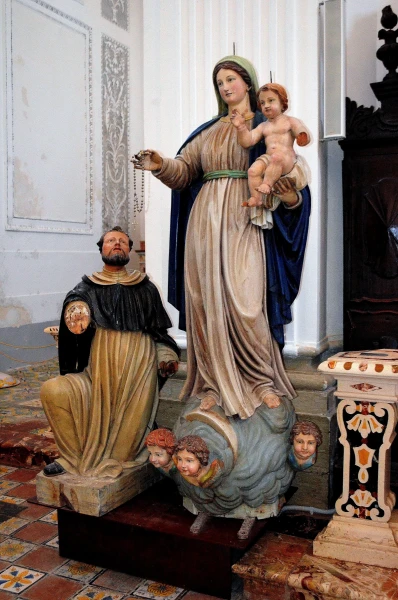 В церкви Святого Сальватора (Chiesa del SS.Salvatore)