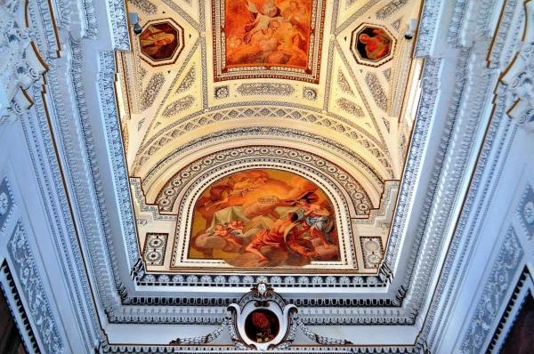 В церкви Святого Сальватора (Chiesa del SS.Salvatore)