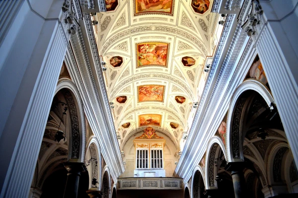 В церкви Святого Сальватора (Chiesa del SS.Salvatore)