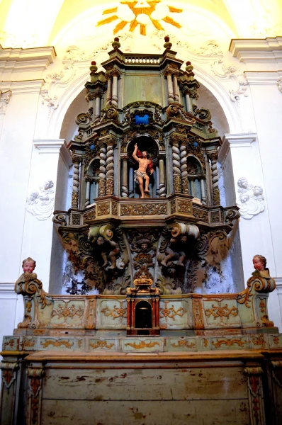 В церкви Святого Сальватора (Chiesa del SS.Salvatore)