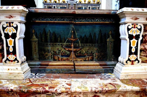 В церкви Святого Сальватора (Chiesa del SS.Salvatore)