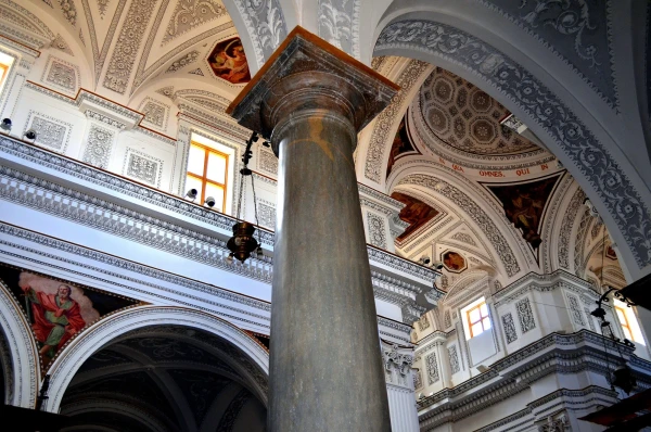В церкви Святого Сальватора (Chiesa del SS.Salvatore)