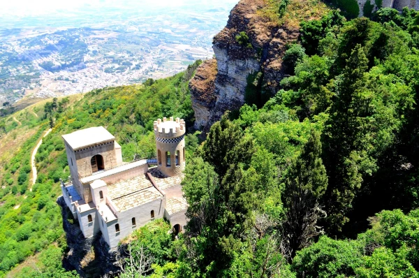 Замок Пеполи (Castello e Torretta Pepoli)