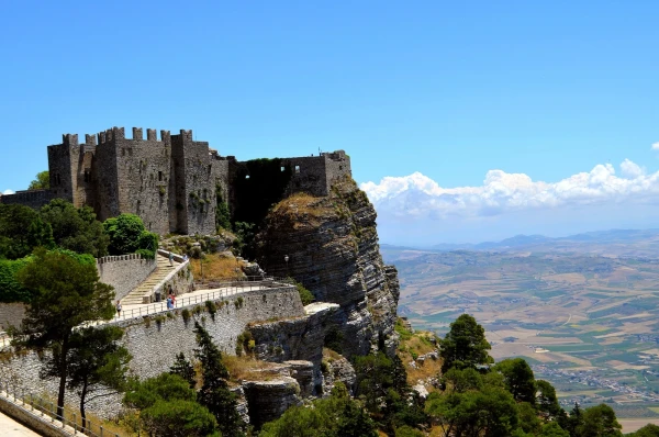 Замок Венеры (Castello di Venere)