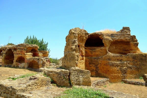 В Долине храмов. Зона некрополя (Necropoli paleocristiana)