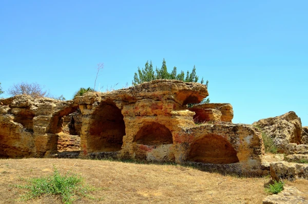 В Долине храмов. Зона некрополя (Necropoli paleocristiana)