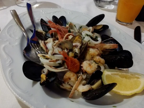 салат из морепродуктов