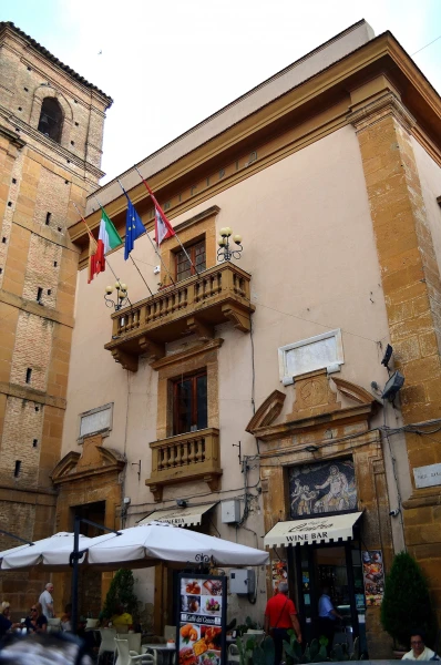 На пьяцца Гарибальди (piazza Garibaldi)