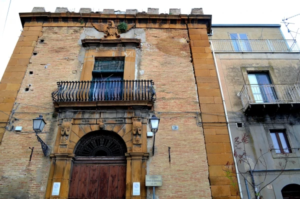 Палаццо Каникарао (Palazzo dimani di Canicarao)