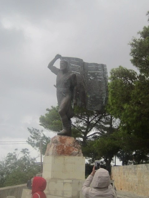 Ханья. Памятник партизанам