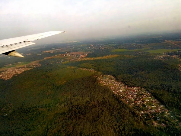 Под крылом самолёта...