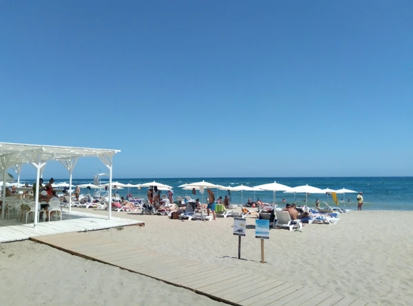 поляж Иракли, Vaya Beach