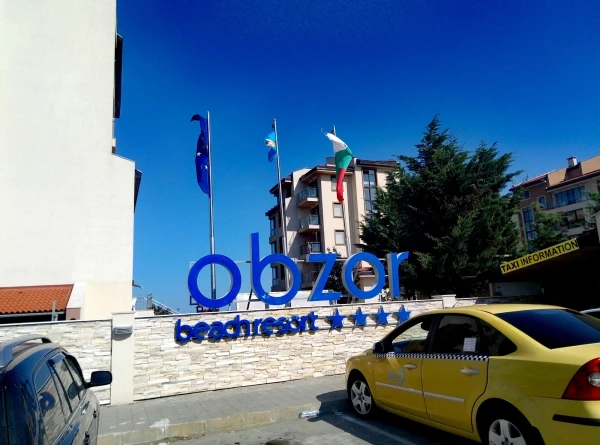 Отель Обзор