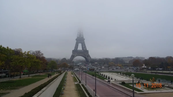 Tour Eiffel... 